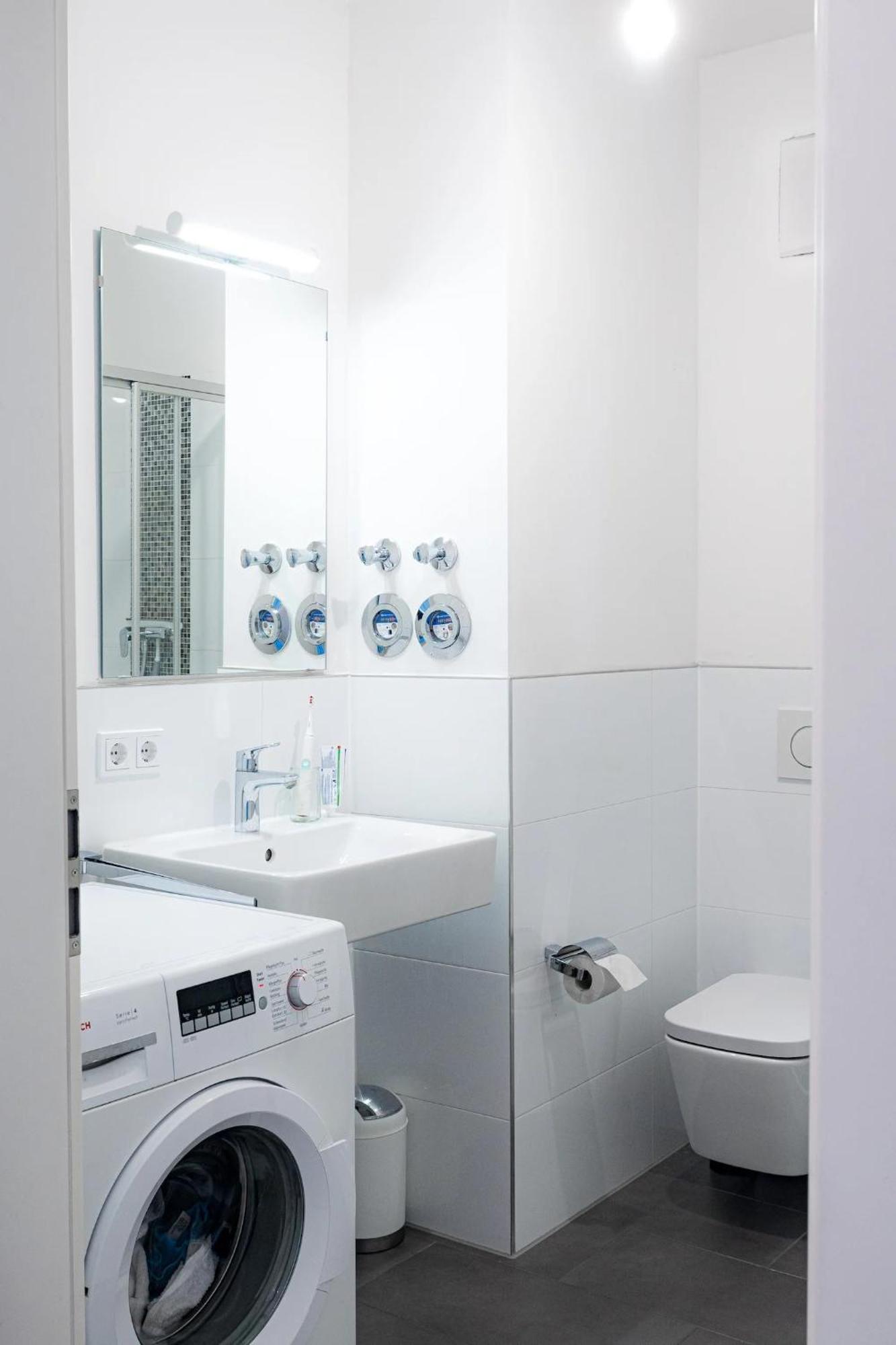Apartment Zentrales Zimmer, Naehe Oktoberfest, Bett Und Schlafcouch Munich