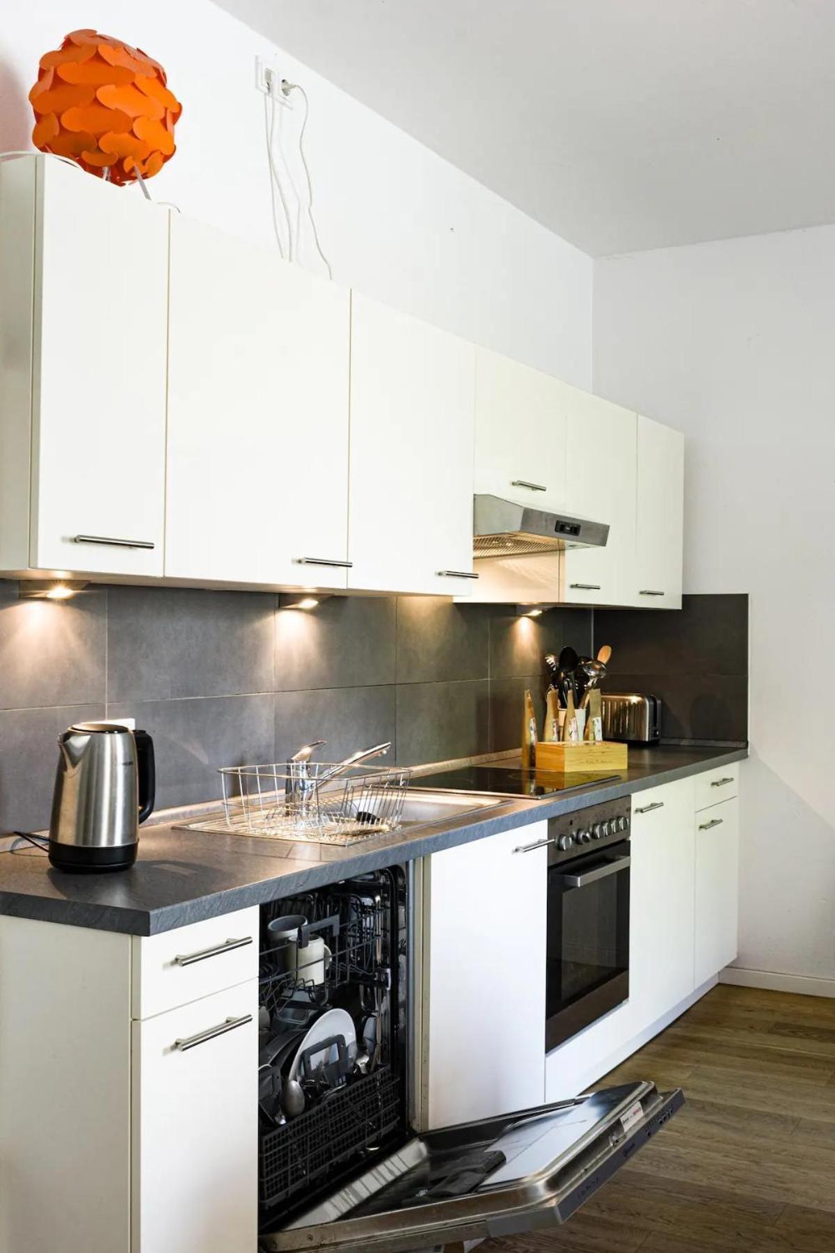 Zentrales Zimmer, Naehe Oktoberfest, Bett Und Schlafcouch