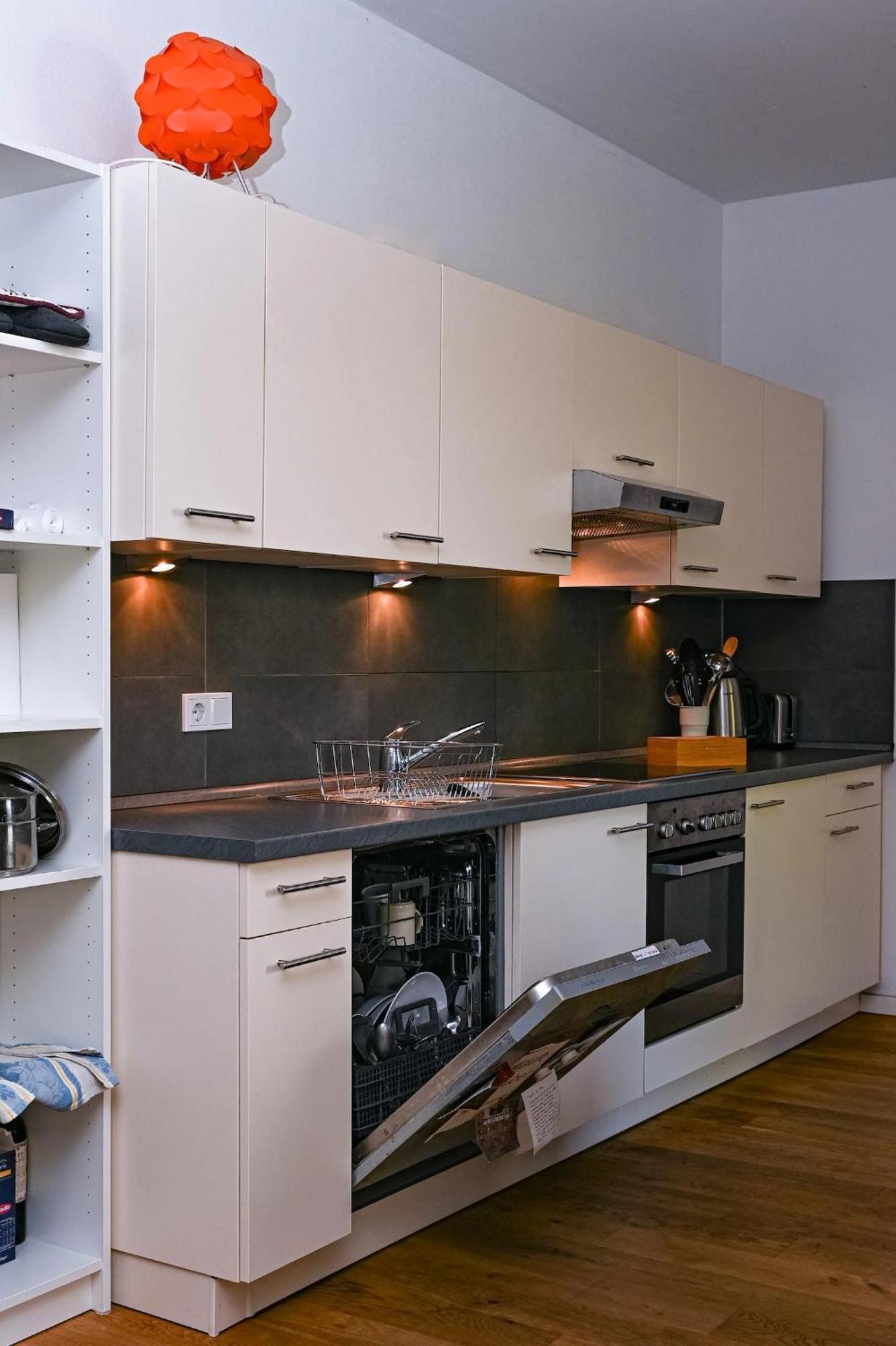 Apartment Zentrales Zimmer, Naehe Oktoberfest, Bett Und Schlafcouch Munich
